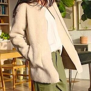 Elizabeth and James patch pocket sherpa cream zip front jacket Size medium